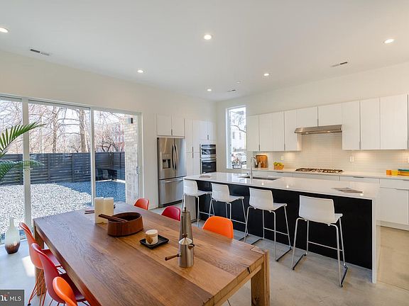 5th image of 551 S Paca St