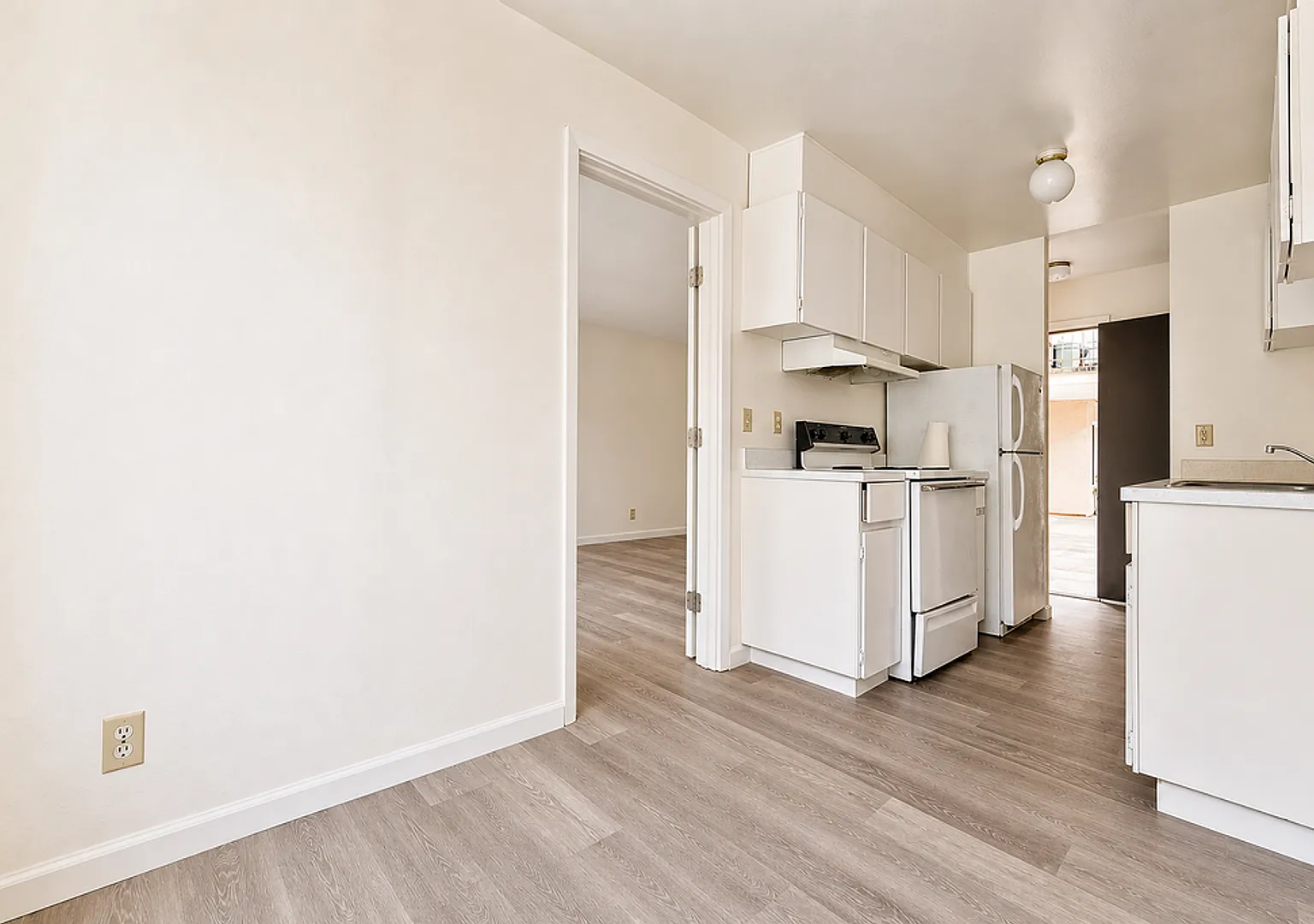 2540 College Ave — Photo 2