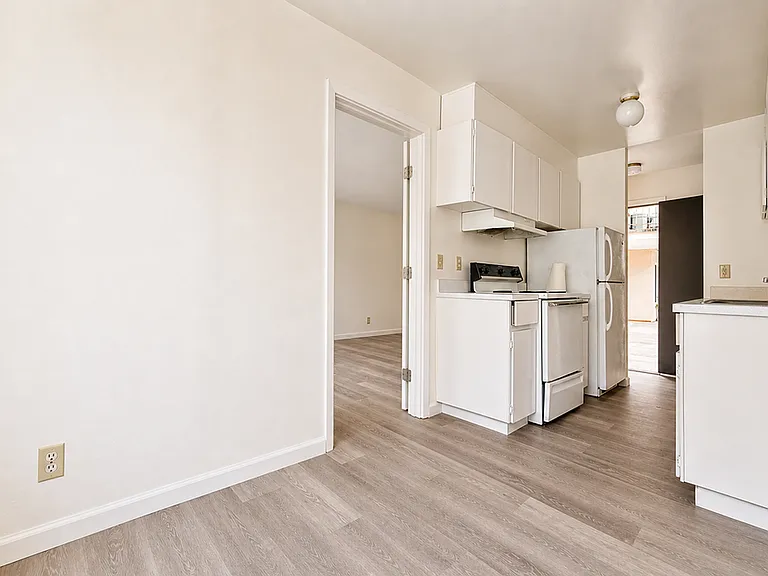 2540 College Ave — Photo 2