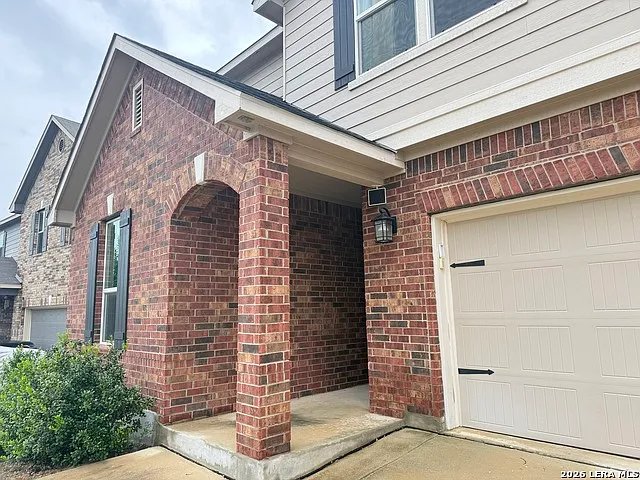 5 bed, 3.5 bath, 3399 sqft, $2,400 — Photo 2