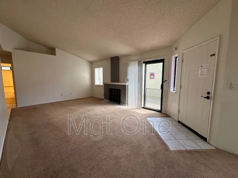 3 bed, 2.0 bath, 1207 sqft, $2,650 — Photo 2