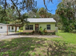 504 NW Crystal St, Crystal River, FL 34428
