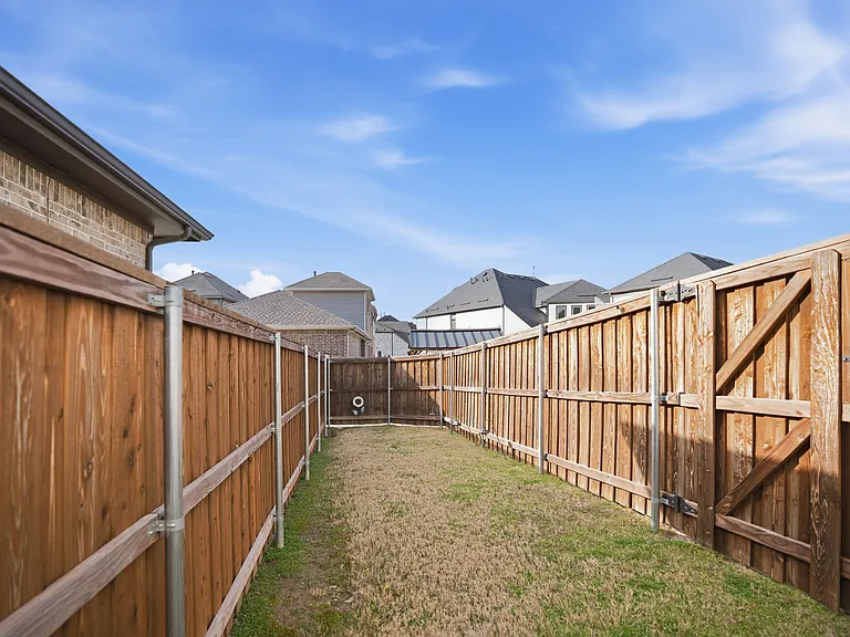 1621 Rose Willow Way — Photo 31