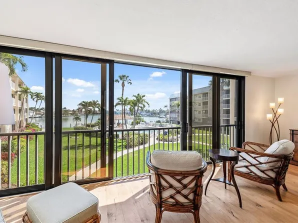 3000 Gulf Shore BLVD N #207, NAPLES, FL 34103