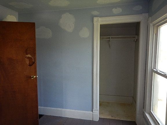 3rd image of 201 Jones St