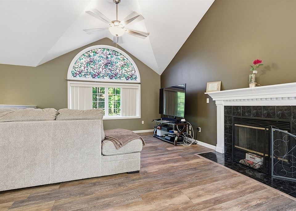 1st image of 37 Moreland Green Dr