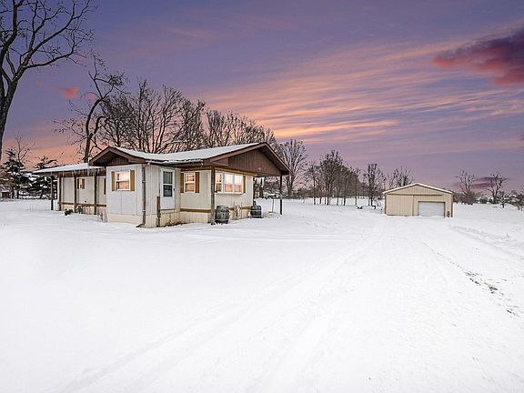 3rd image of 3083 Dumont Rd