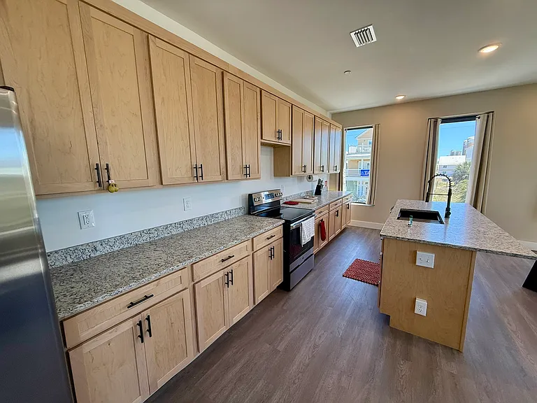 8201 Thomas Dr #201 — Photo 29