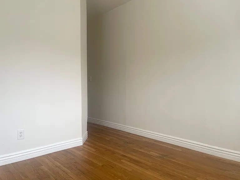 719 N Madison Ave — Photo 5