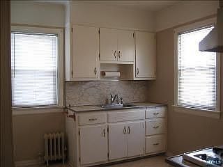 2nd image of 11 Brandenburg Pl
