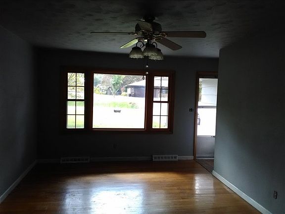 3rd image of 2610 Sierra Dr