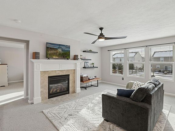 5th image of 487 Woodbine Ct