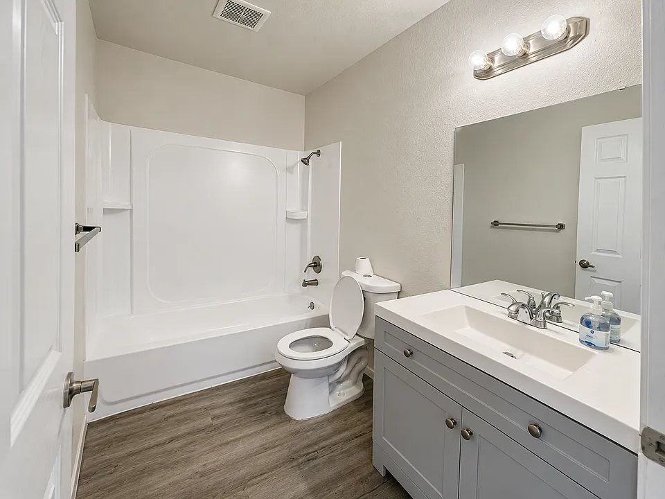 1021 N Wilmington Blvd #204