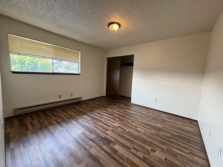 933 Anderson Ave — Photo 6