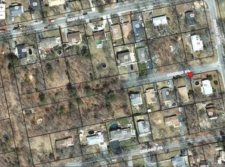 Somers Pl, Mastic, NY 11950