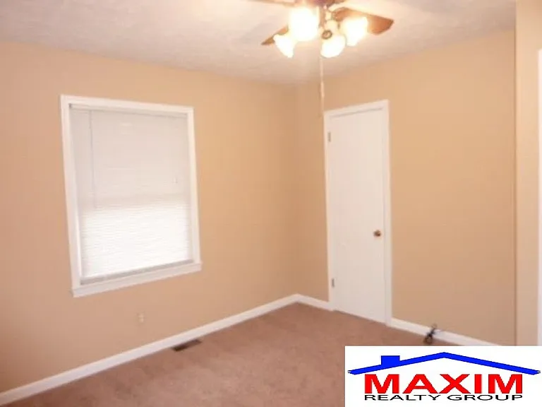 10909 Leavenworth St — Photo 5
