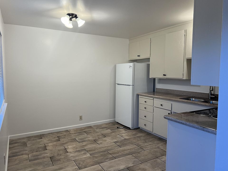 1st image of 485 Firloch Ave APT 3