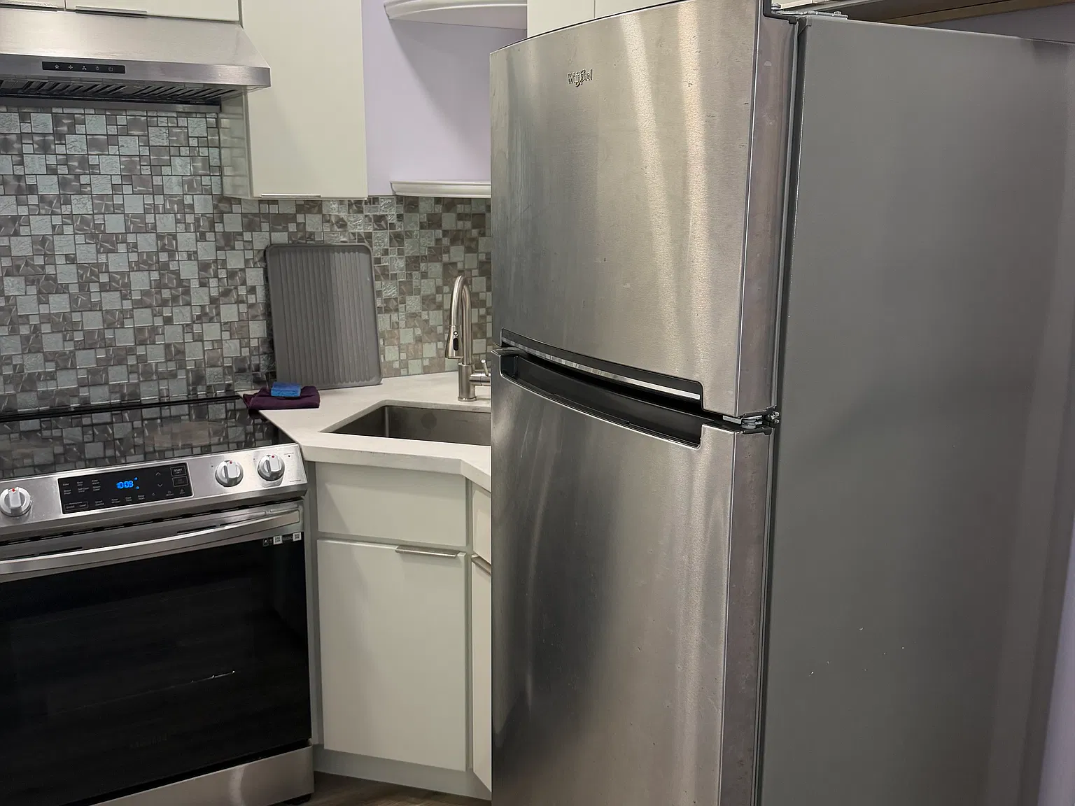 2 bed, 650 sqft, $2,100 — Photo 2