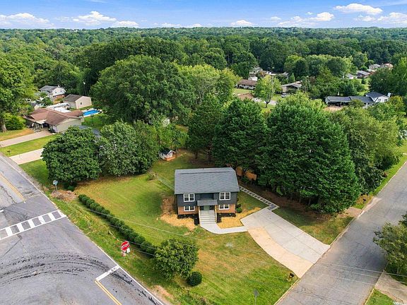 3rd image of 101 Agewood Dr