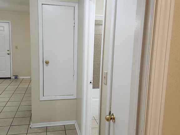 5th image of 1403 Oak Dr APT B