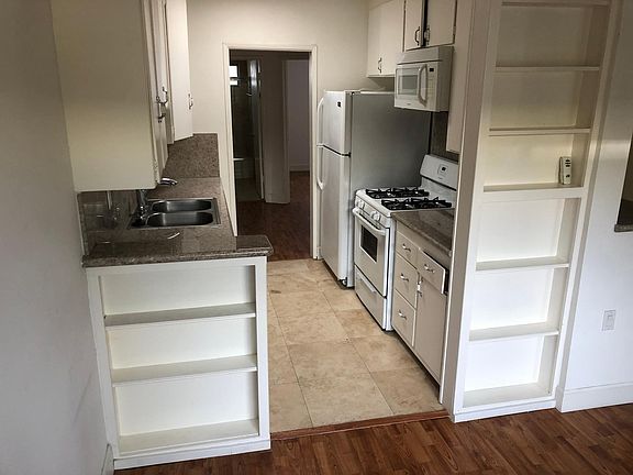 5th image of 11956 Gorham Ave #11