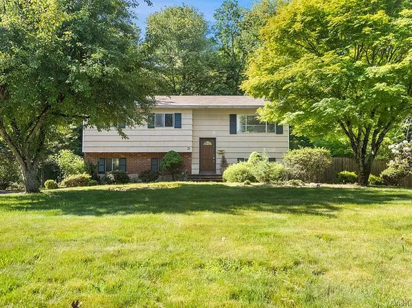 31 Amarillo Drive, Nanuet, NY 10954
