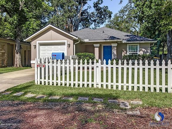 1060 Congleton Terrace-004-10-Front of H