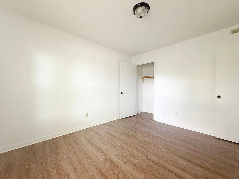 1911 N Dixie Ave — Photo 14
