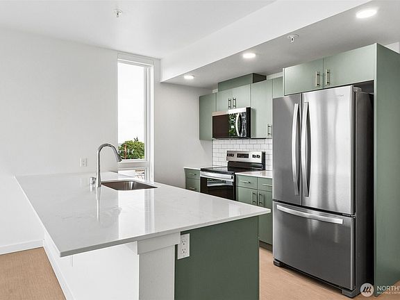 4th image of 5819 Phinney Avenue N #501