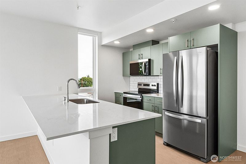 4th image of 5819 Phinney Avenue N #401