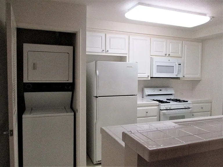 200 Caldecott Ln #113 — Photo 12