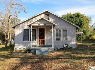 910 Moss Ln, Cuero, TX 77954