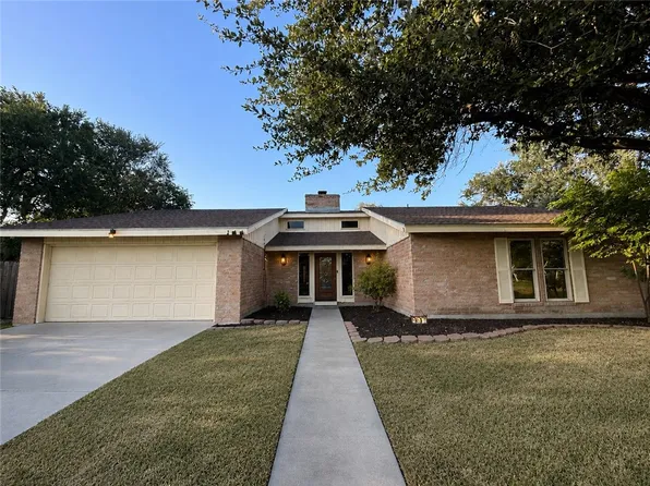 907 E Hercules Dr, Bishop, TX 78343