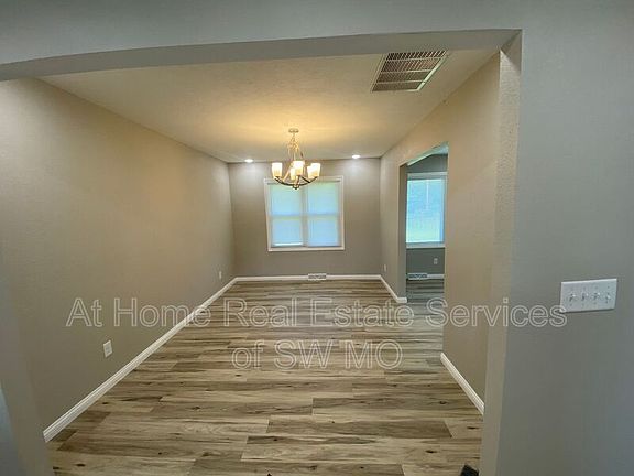 5th image of 3129 N Farm Road 127