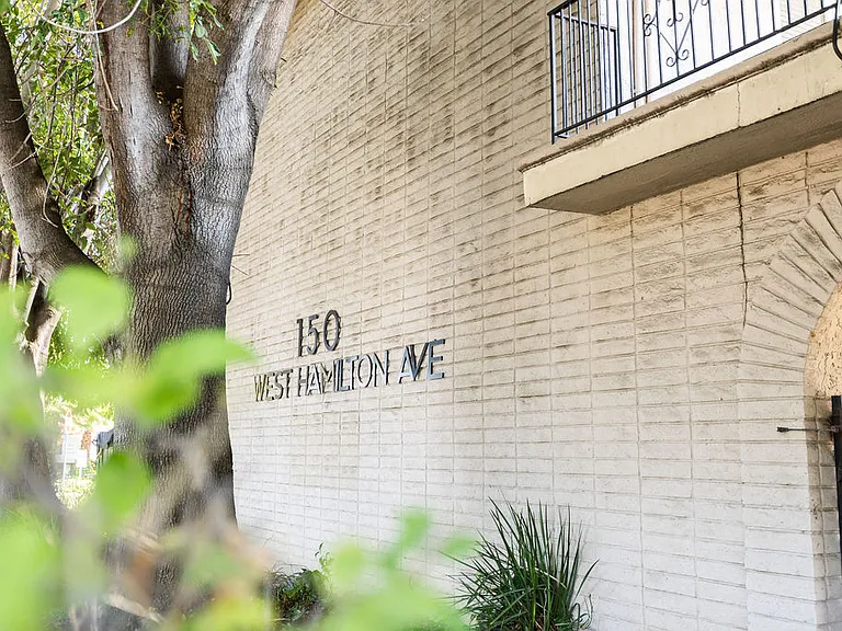 Golden Oaks Apartment — Photo 9