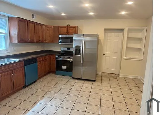 4 bed, 1843 sqft, $4,450 — Photo 4