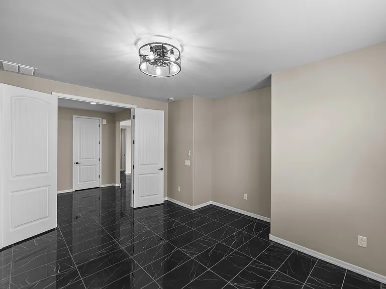 16001 N Columbus Blvd — Photo 9