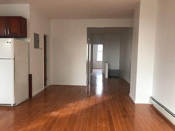 4th image of 950 E 217th St