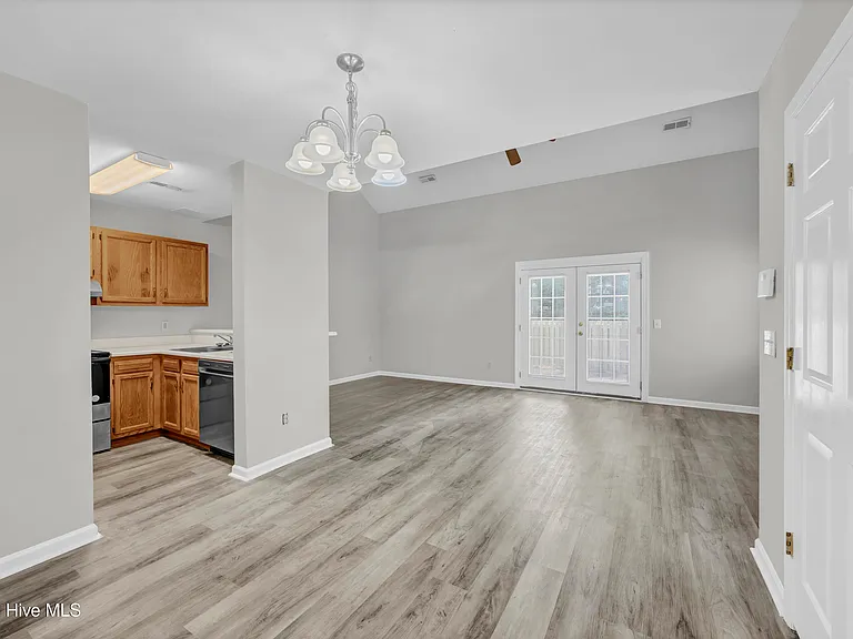 136 Lullwater Dr #A — Photo 5
