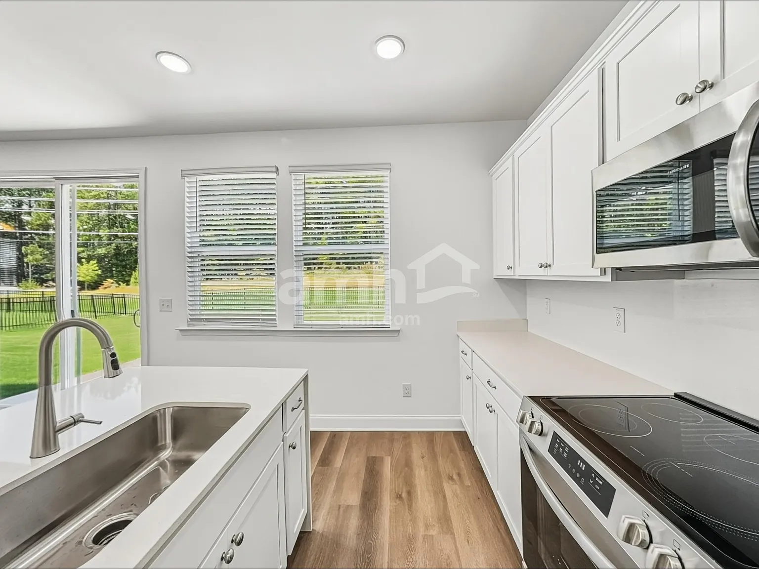 4 bed, 2.5 bath, 1784 sqft, $2,570 — Photo 4