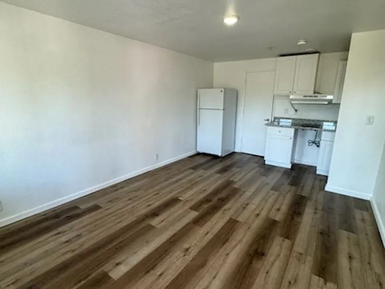 345 E Oregon Ave — Photo 8