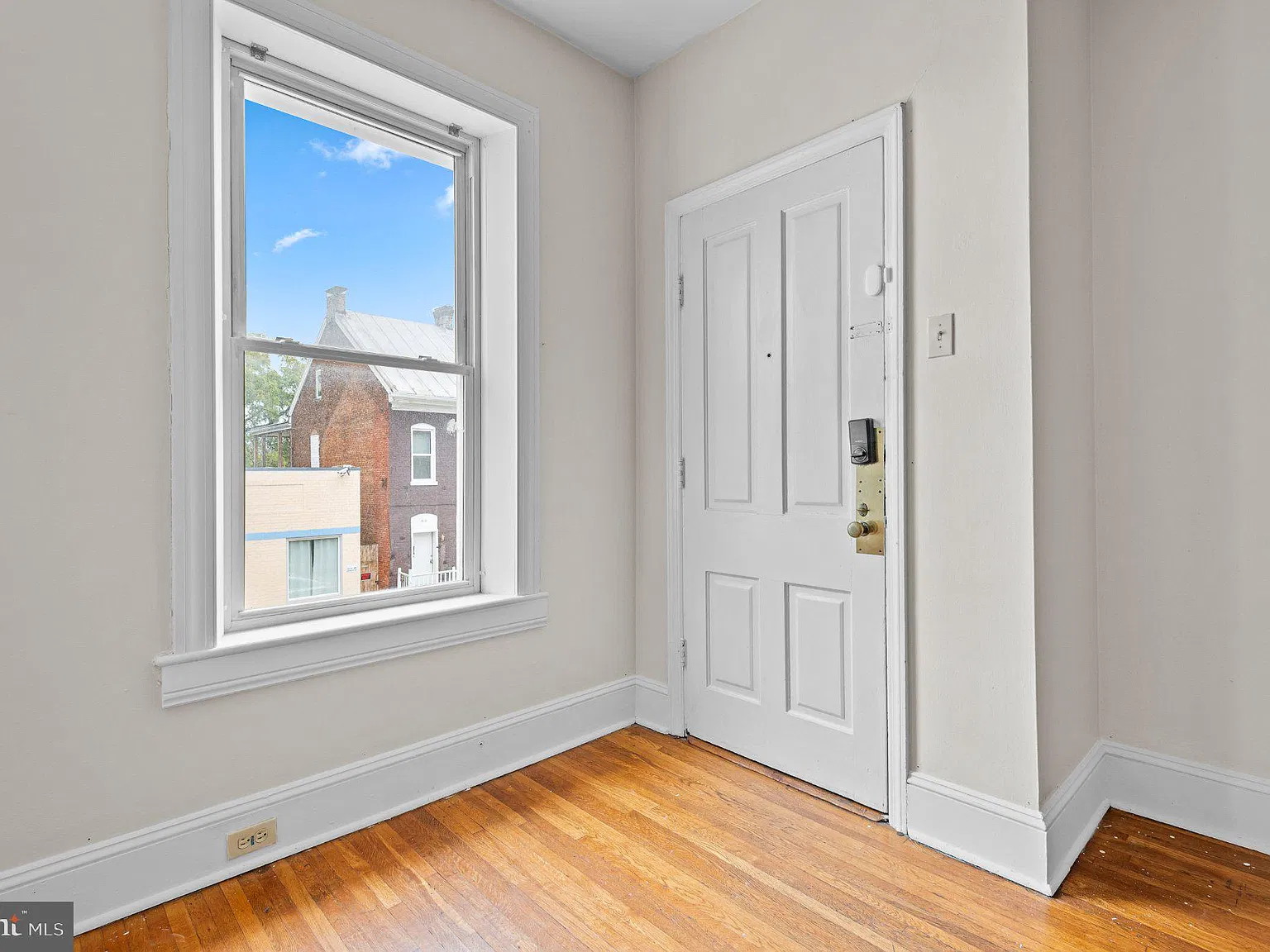 2 bed, 1.0 bath, 1328 sqft, $1,250 — Photo 3