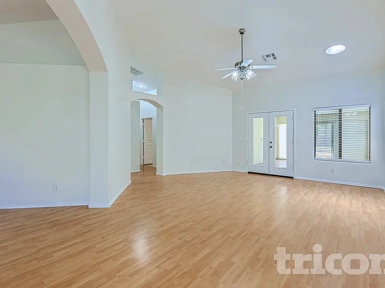 2733 E Gary Way — Photo 16