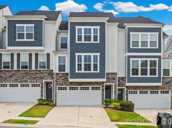 928 Portrush Ln, Tega Cay, SC 29708