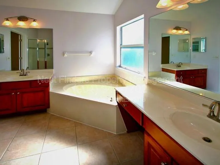 801 Derby Ln — Photo 13