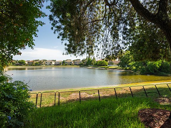 3rd image of 4977 Victoria Circle