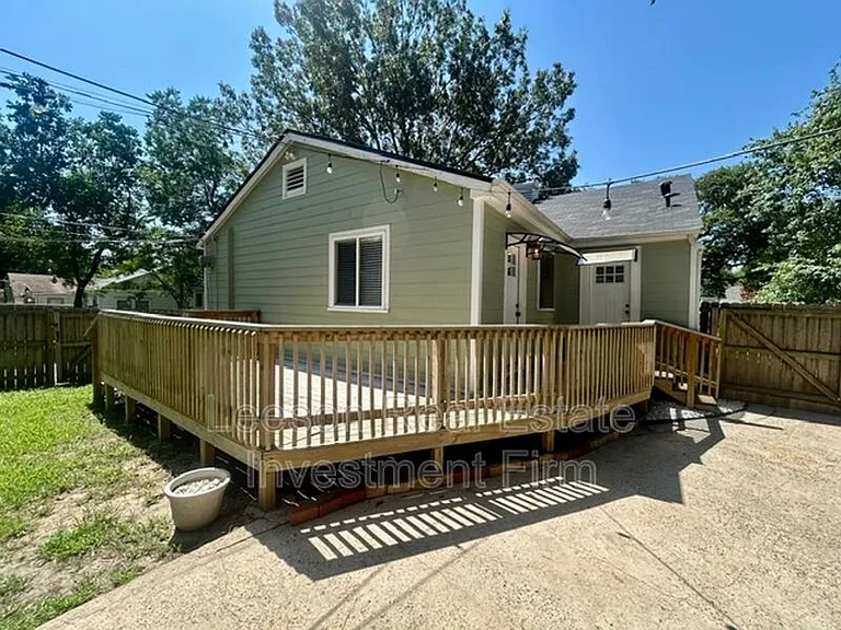 122 E Dalzell St — Photo 27