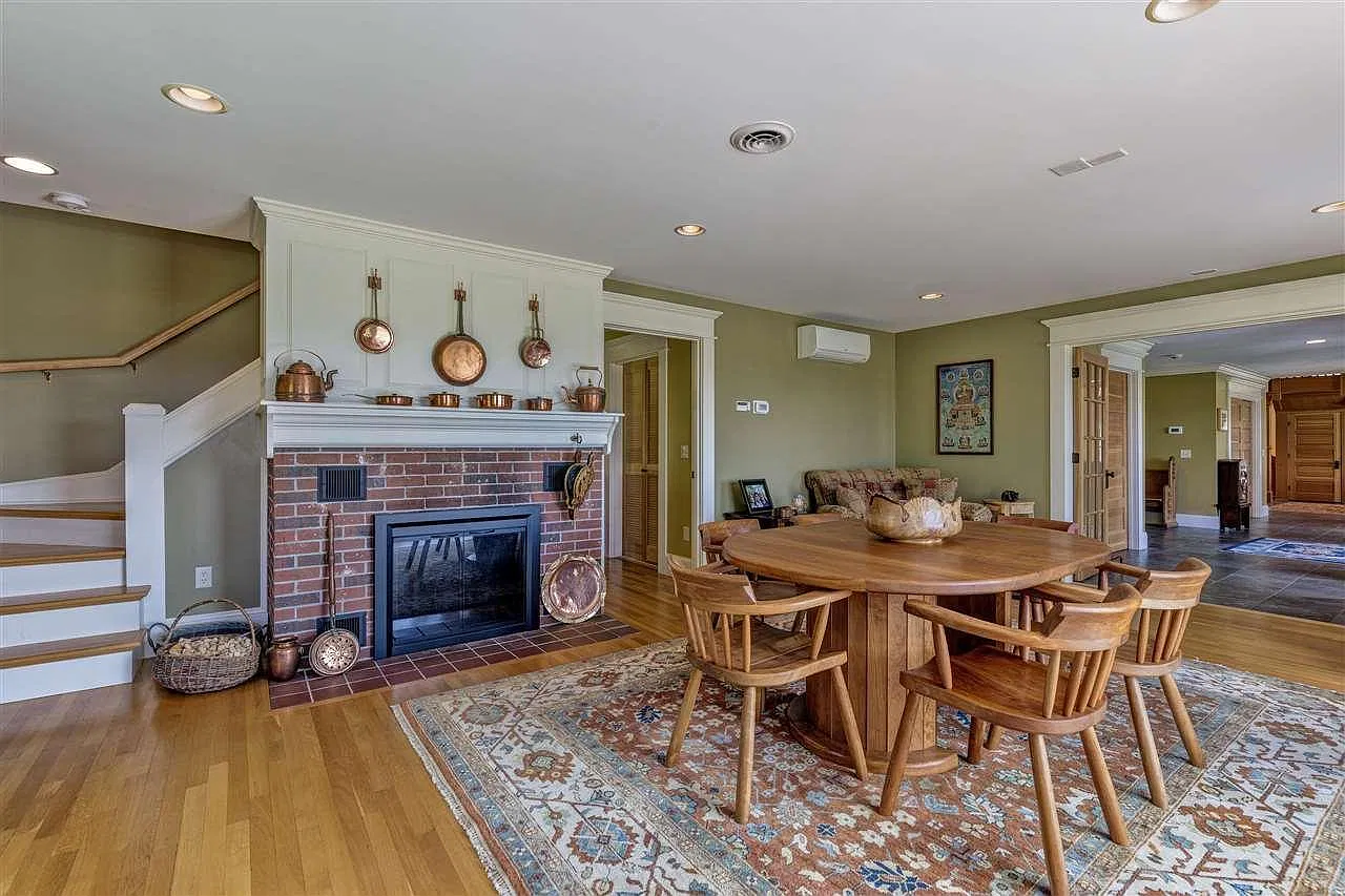 3 bed, 4110 sqft, $8,100 — Photo 4