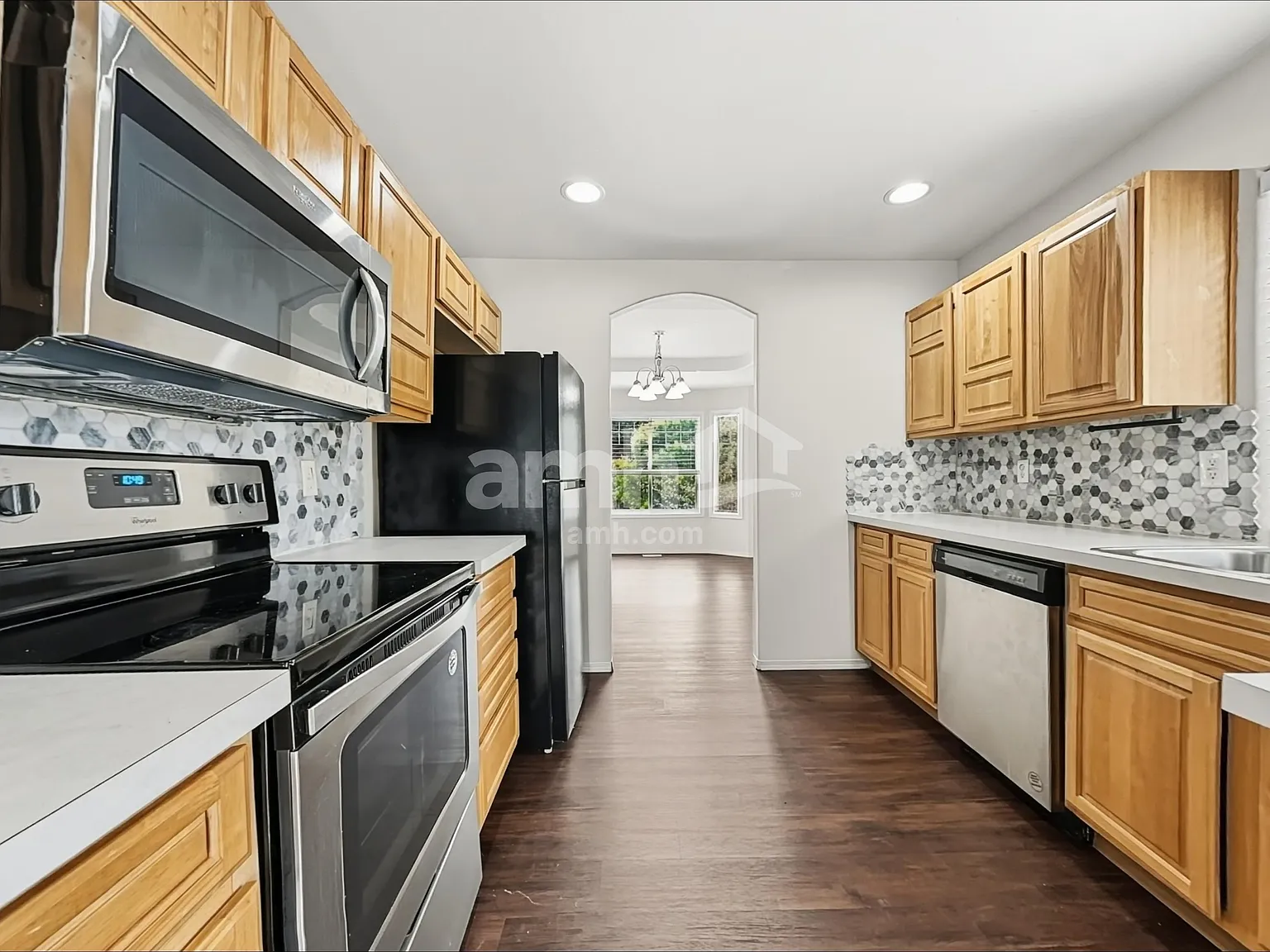 5 bed, 3.0 bath, 2436 sqft, $3,285 — Photo 3