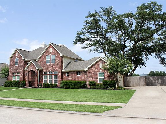 2nd image of 390 Hyland Ln